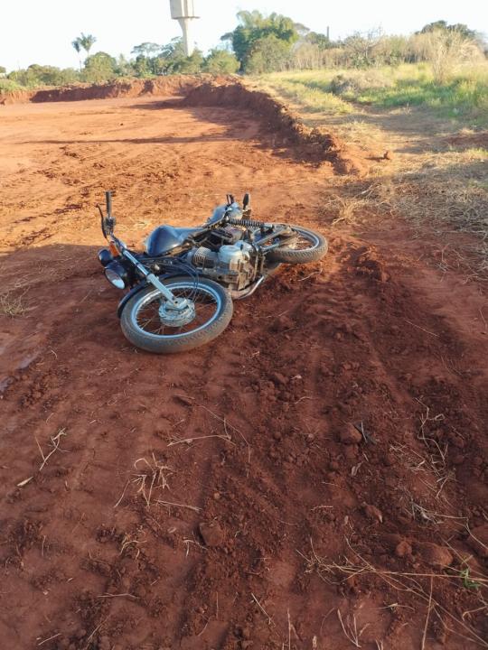 Foto 3 de 7 — Motociclista abandona moto e foge após fuga da PM no Jardim Arco Iris